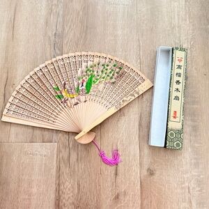 Vtg 1980s Chinese Sandalwood Hand Fan Hand Paint Peacocks‎ Original Fabric Box